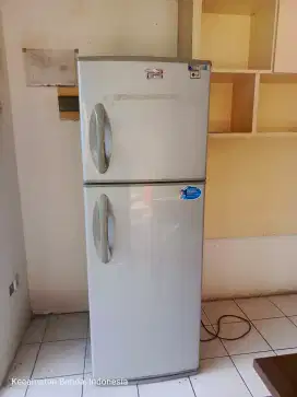 Jual kulkas 2 pintu LG