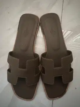 Di jual sandal hermes size 39