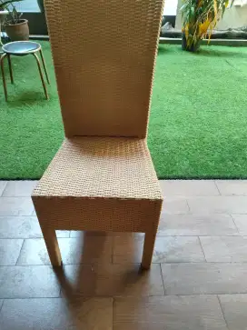Kursi makan rotan