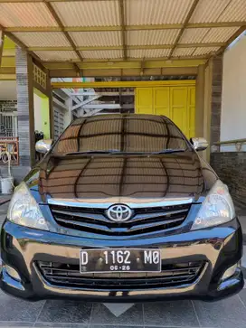 Toyota Kijang Innova 2011 Bensin