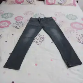 Celana Jeans Panjang Pria Pull n Bear Hitam Grey Size 32