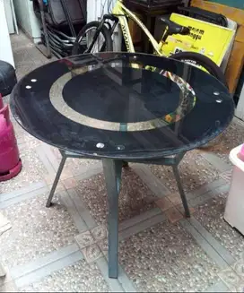Meja Kaca Bulat