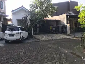 Di jual rumah siap huni dengan tanah luas di vila nusa indah ciangsana