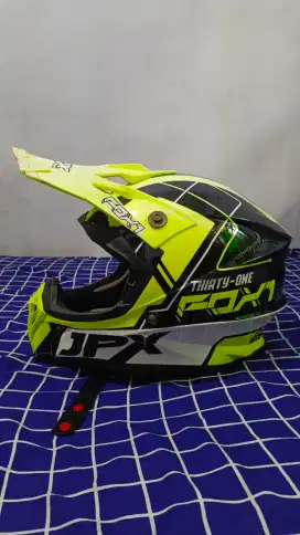 Helm jpx hijau stabilo