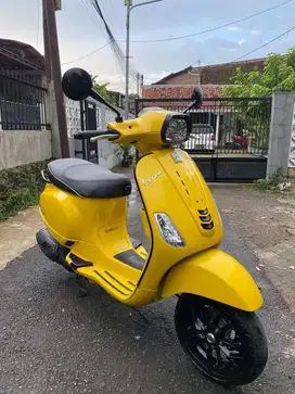 Vespa S 125 2022 LIKE NEW LOW KM