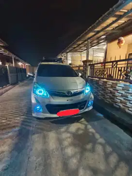 TOYOTA AVANZA VELOZ LUXURY M/T 2015