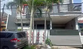 Jual rumah 2 lantai siap huni ploso timur murah