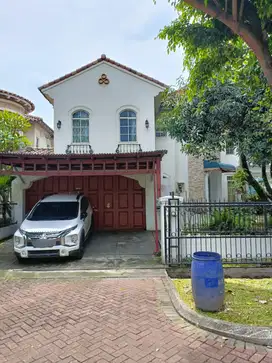 Rumah HOOK + Garasi 2 & Carport 2  - Lippo Karawaci jl Kalimantan