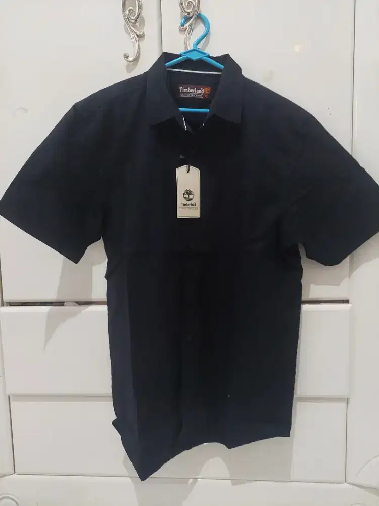 Baju kemeja warna hitam