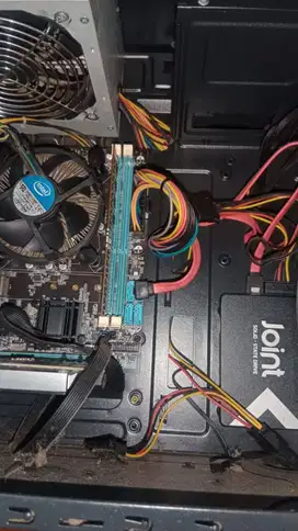 Komputer Gaming VGA 2Gb Prosesor i5 + Monitor + Keyboard
