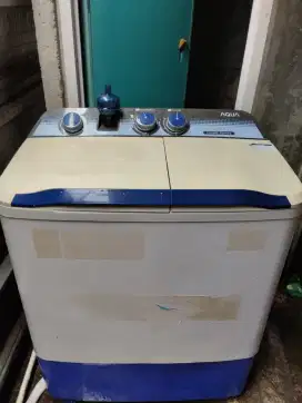 Mesin cuci merek aqua