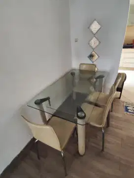 Meja makan kaca informa