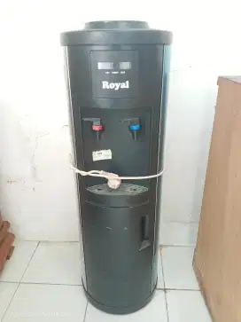 Dispenser Air dingin panas plus kulkas