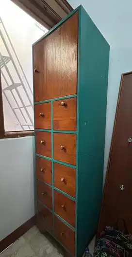 Lemari Unik (Hijau tua)