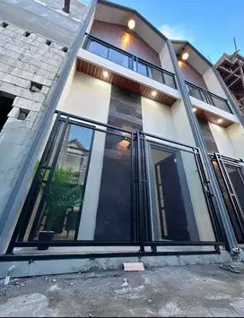 2 Unit Rumah Baru 2 Lantai siap Huni di Petemon, SBY Pusat
