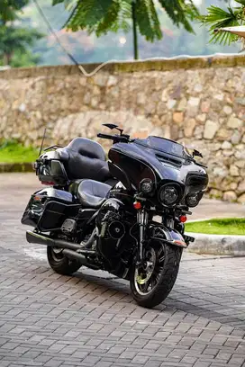 HARLEY DAVIDSON ULTRA 98% LIKE NEW 2017 COLLECTOR ITEM