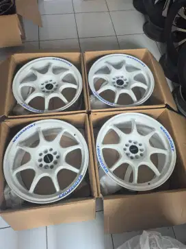 Velg Wedsport R18 PCD 5×114.3/100 lebar 8,5 et40..4pcs