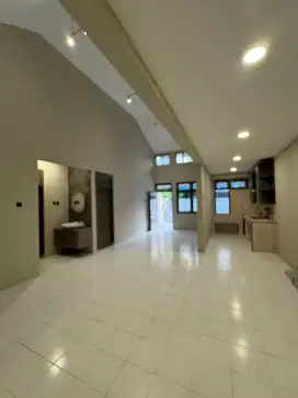Disewakan CEPAT Rumah Siap Huni di Perumahan Citra 5, Jakarta Barat