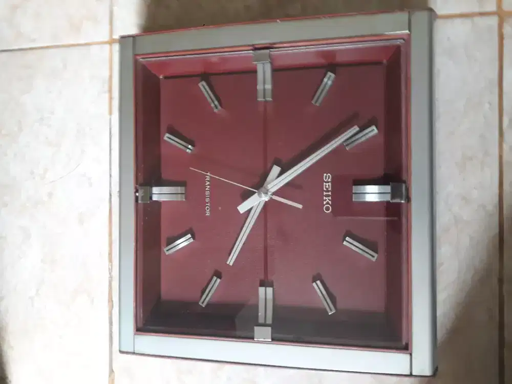 Jam transistor seiko