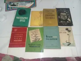 Buku buku politik dan sejarah