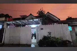 Rumah lantai 2, kamar 3 bisa ditambah 1 lagi. Lokasi strategis.