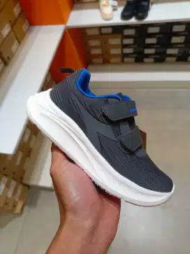 Sepatu kidz diadora original size 33 34