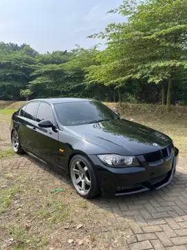 BMW 320i 2008 Bensin
