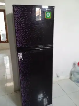 Di jual kulkas Sharp 2 pintu baru