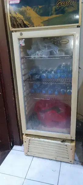 Di Jual Show case