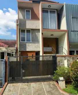 Dijual Rumah 3Lantai Di Pondok Indah Jakarta Selatan