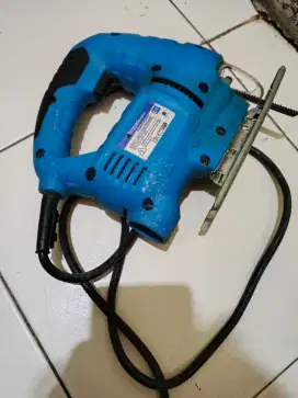 Mesin gergaji triplek atau papan