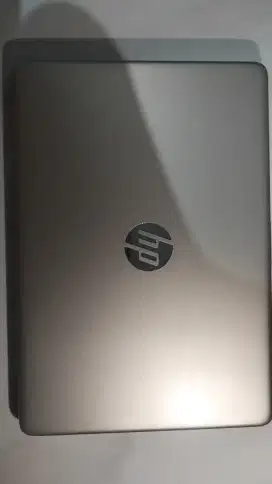 Laptop HP Intel Core i5 / RAM 4GB / AMD RADEON GRAPHICS