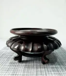 Tatakan Guci Antik Kaki Kayu Dudukan Guci