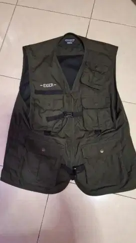 Rompi eiger hijau size 2xl