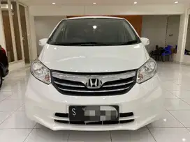 HONDA FREED E PSD 1.5 AUTOMATIC 2013 super istimewa