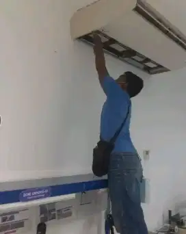 Disini saya mau menawarjan jasa service bongkar pasang AC
