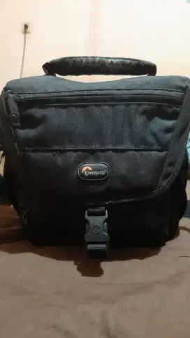 Tas Kamera Lowepro nova AW160