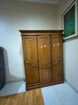 Di jual lemari kayu jati bekas