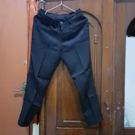 Celana bahan wanita