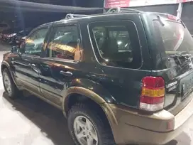 ford escape 30 cc 4x4 thn 2004 hijau limited  matic jok kulit antik