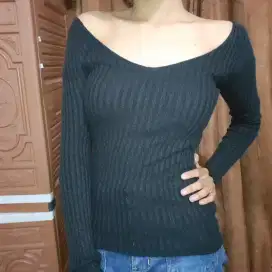 Sabrina rajut hitam