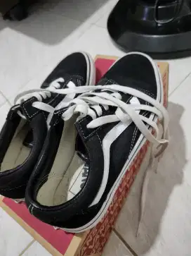 VANS OLD SKOOL SIZE 37