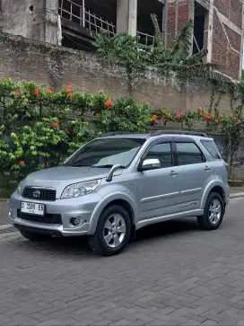 Toyota ruah s MT 2012