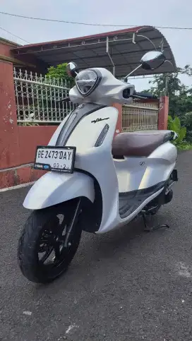 YAMAHA GRAND FILANO HYBRID-CONNECTED LUX 2024