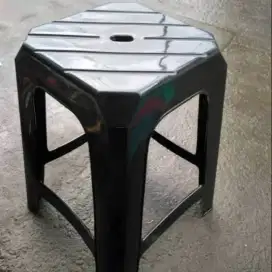 Kursi Plastik Hitam (bekas/second)