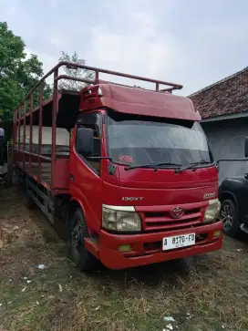 Toyota dyna truck bak angkut motor 2015