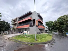 Rumah HOOK ada Lift+Carport 6 Mobil  - Sutera Feronia Park Alam Sutera