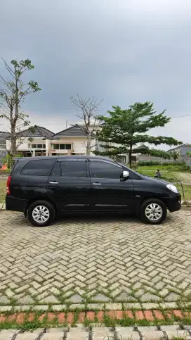 Toyota Kijang Innova (2008)