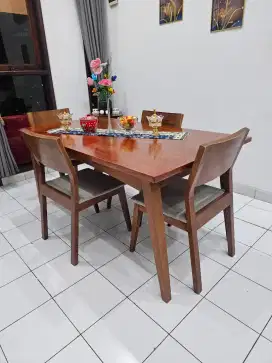 MEJA MAKAN BEKAS