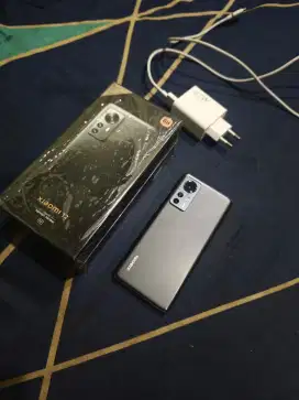 Xiaomi 12 grey 8/256gb